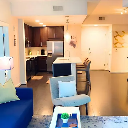 Blue Luxe-Highrise, Balcony, Year-Round Pool, City View!